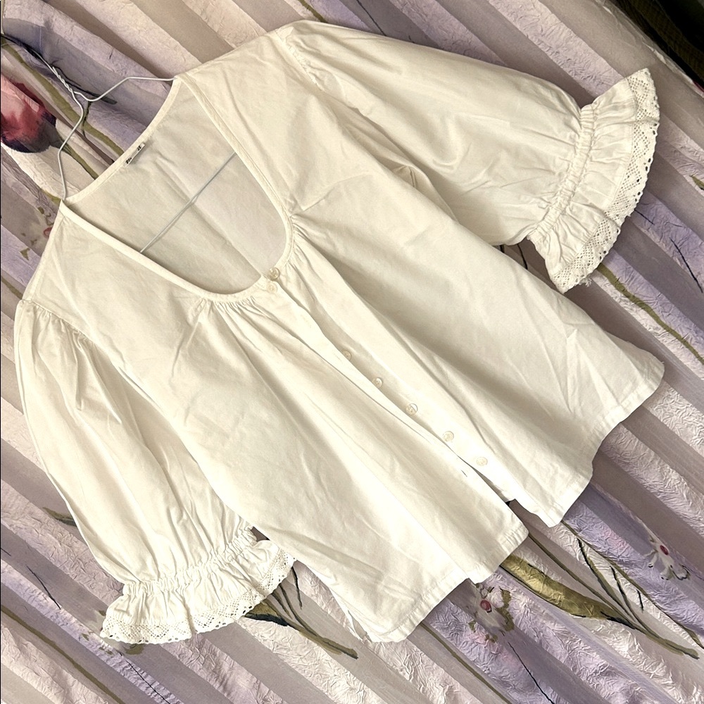 Chic White Blouse with Ruffled Sleeves
